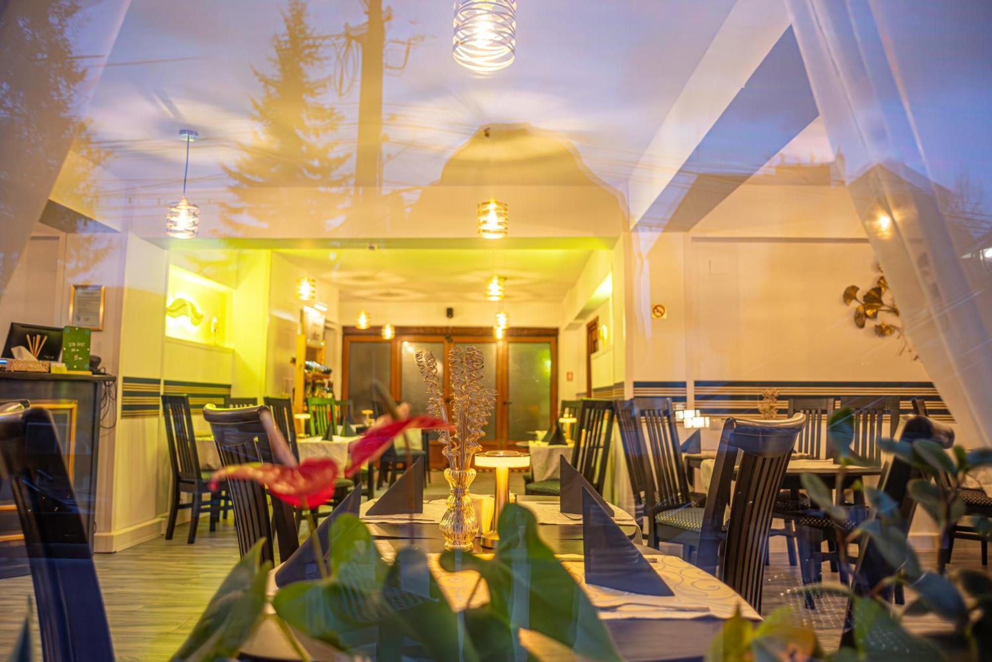 Hotel Marea Neagra Sinaia Esterno foto
